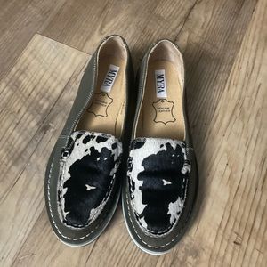 Cute cowhide shoes